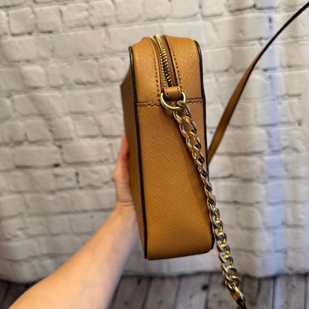 Michael Kors Jet Set Tan Saffiano Leather Camera Crossbody Chic Capsule Travel - Picture 5 of 10